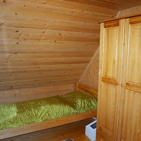 Nyaraló Holzhuette Mit Ueberdachter Terrasse Und Garten Kopalino